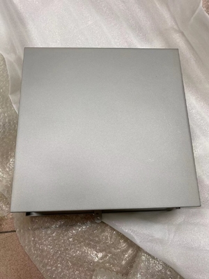 Cabinet de azulejos cuadrados para uso ocasional de acero inoxidable brillante con alcachofa encasillada Producto terminado