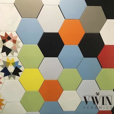 Estilo de diseño moderno Cerámica de suelo hexagonal de color blanco puro con mosaico de vidrio de panal de miel
