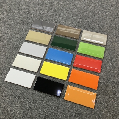 Tejas de cerámica para el baño y la sala de estar 150 X 150 mm Tejas de pared de metro blancas puras