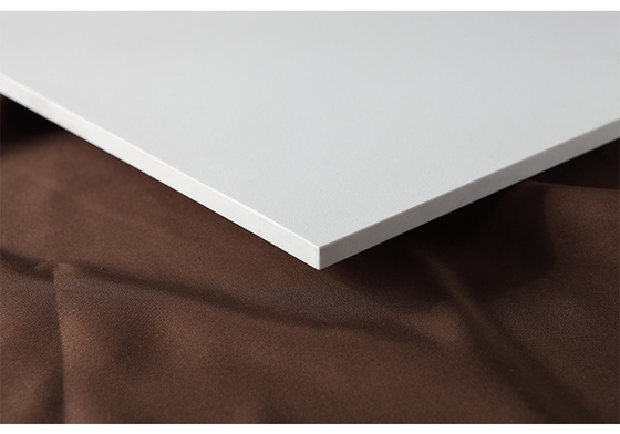 Grado AAA Tejas de suelo de cerámica homogéneas blancas 600x600 10 mm de espesor con superficie áspera